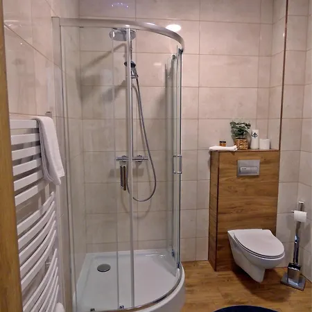 Dworek Za Goscincem Apartman