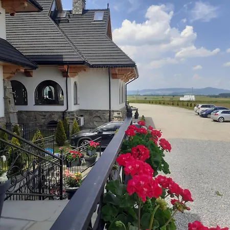 Dworek Za Goscincem Apartman