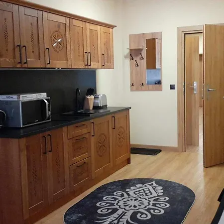 Dworek Za Goscincem Apartman *